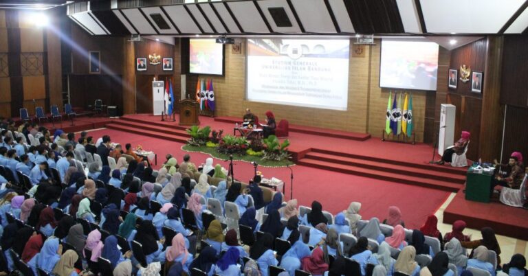 Aula Utama Universitas Islam Bandung